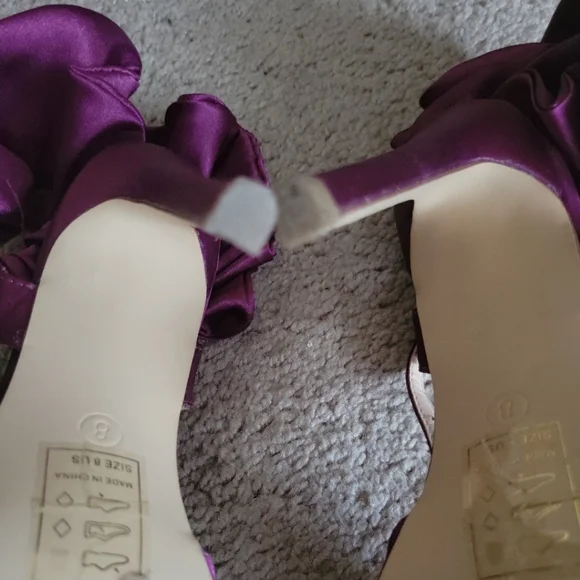 Size 8 purple heels with bow - Picture 4 of 4
